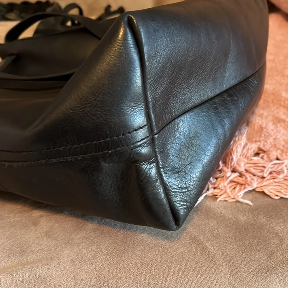 Madewell Black Leather Drawstring Bucket Bag - Picture 4 of 10